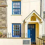 Cosy District - Walk To - Sleeps 6 *