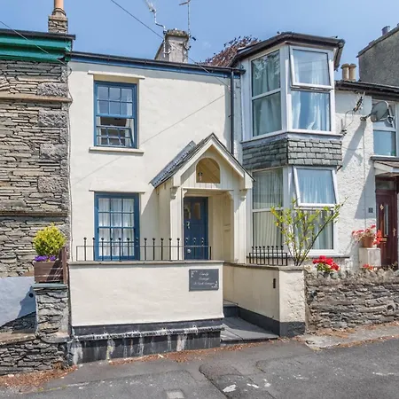 Cosy Lake District Cottage - Walk To Windermere - Sleeps 6 *