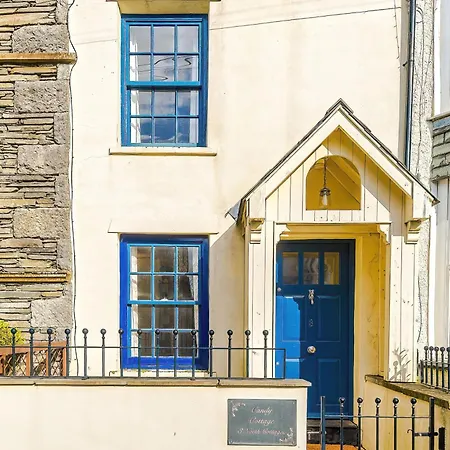 Cosy District - Walk To - Sleeps 6 *